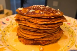 pumpkin_protein_pancakes_side_view pumpkin_protein_pancakes_side_view